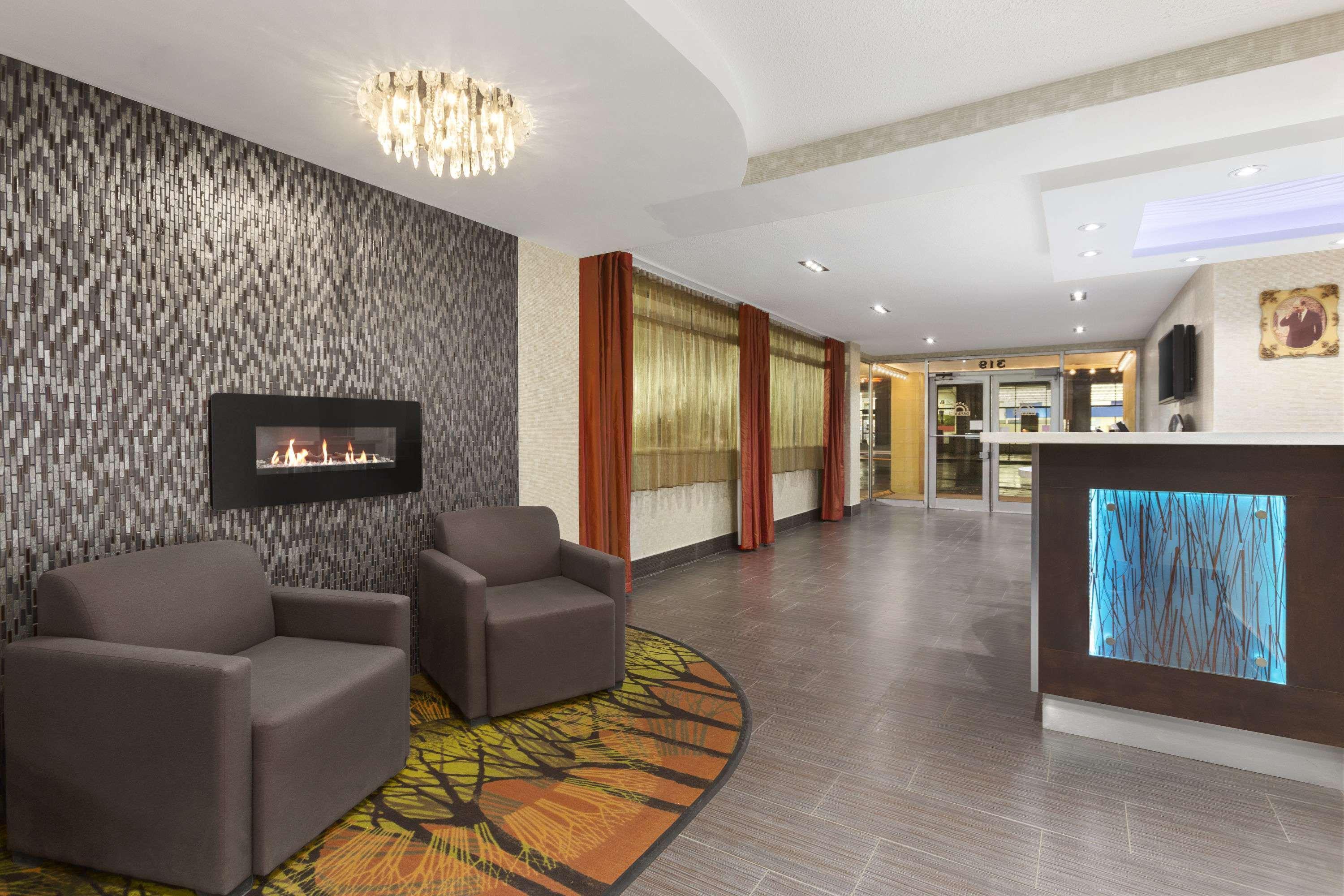 Days Inn By Wyndham Оттава Экстерьер фото